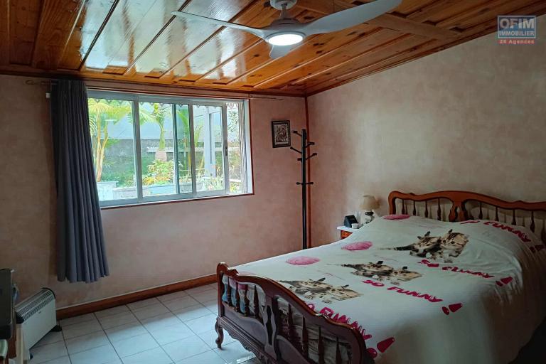 A la Chaloupe St Leu maison T 6/7 en duplex  rénovée en 2018 avec une trés belle vue mer - Chambre RDC 16,50 m2