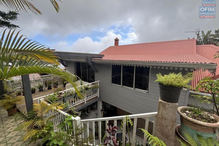 A la Chaloupe St Leu maison T 6/7 en duplex  rénovée en 2018 avec une trés belle vue mer