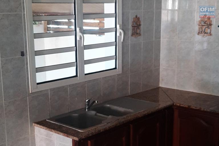 A louer maison de type F4 à saint-André, avec jardin