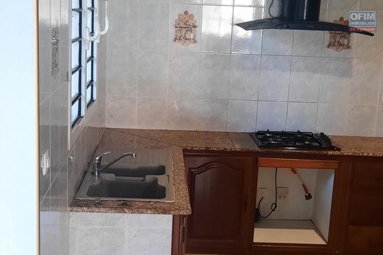 A louer maison de type F4 à saint-André, avec jardin