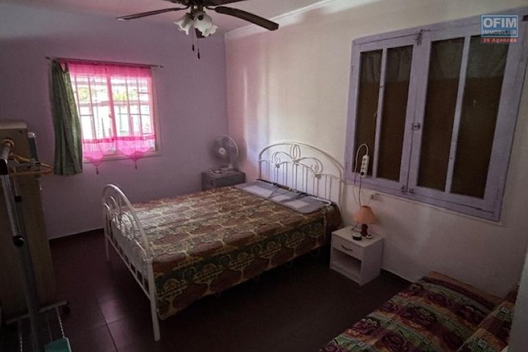 A vendre maison T3/4 à St Denis quartier La Source.