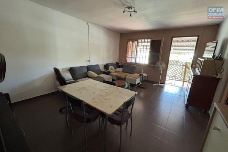 A vendre maison T3/4 à St Denis quartier La Source.
