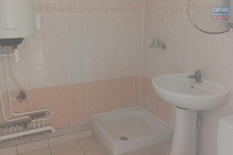 A LOUER STUDIO EN REZ DE JARDIN DE 36 M2 DE SURFACE A LA SALINE LES BAINS