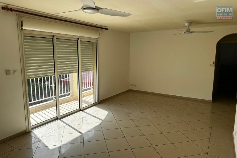 A louer appartement F3 au 1er et dernier étage d'un petit immeuble de 2 logements