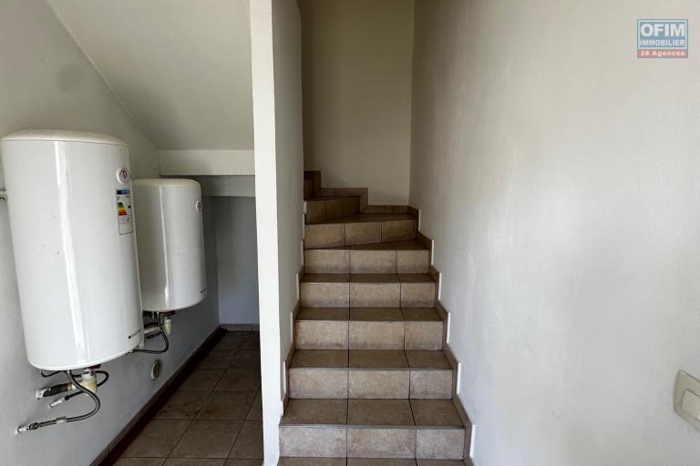 A louer appartement F3 au 1er et dernier étage d'un petit immeuble de 2 logements