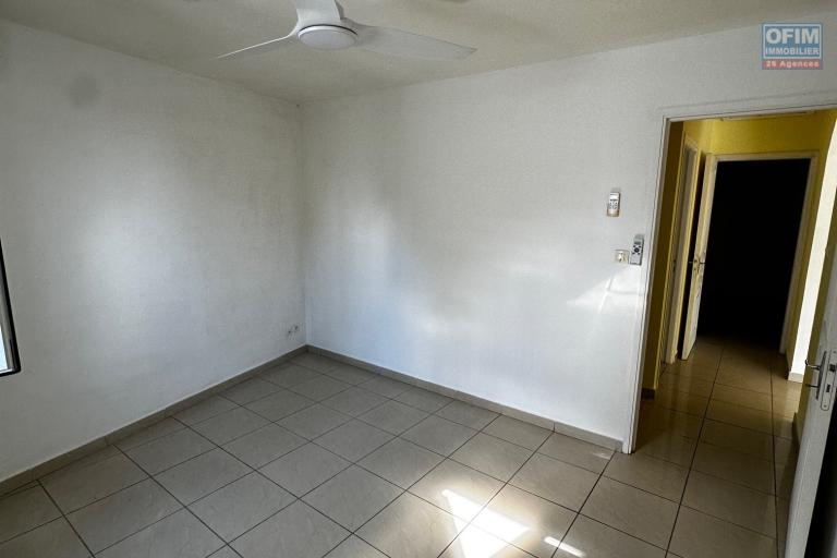 A louer appartement F3 au 1er et dernier étage d'un petit immeuble de 2 logements