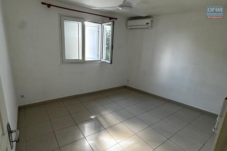 A louer appartement F3 au 1er et dernier étage d'un petit immeuble de 2 logements