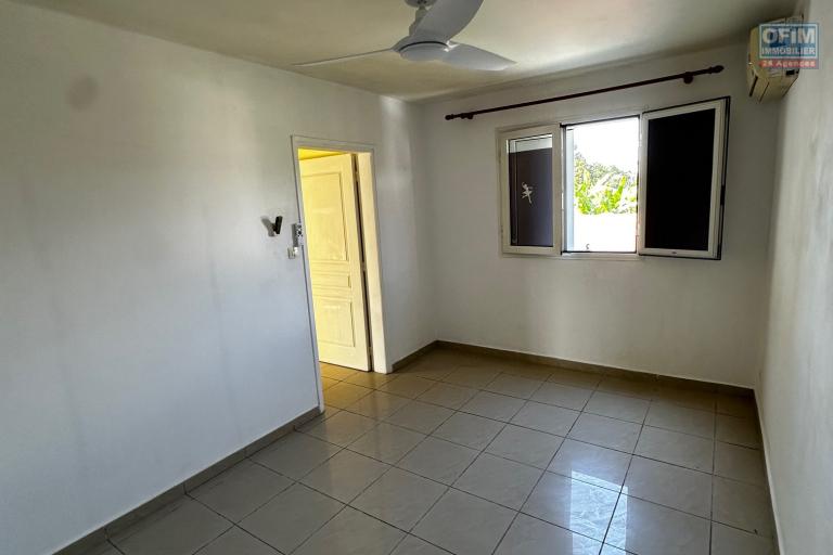 A louer appartement F3 au 1er et dernier étage d'un petit immeuble de 2 logements