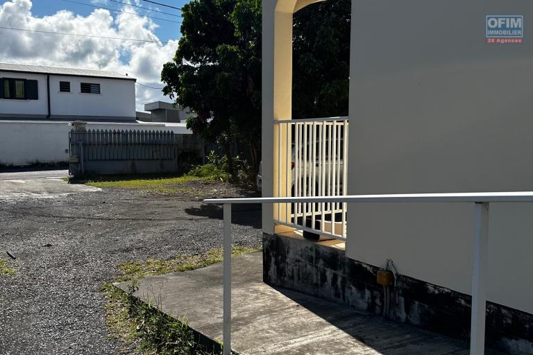 A louer appartement F3 au 1er et dernier étage d'un petit immeuble de 2 logements