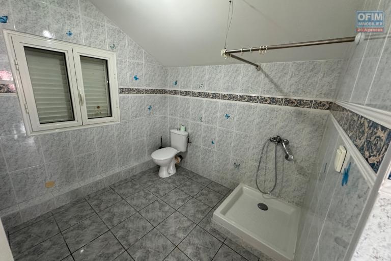 A louer jolie villa F4/5 dans lotissement résidentiel en centre ville de Bras-Panon