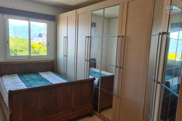 A louer magnifique appartement MEUBLE récent de type F4 + bureau avec jardinet la Plaine des Cafres 21 éme Km