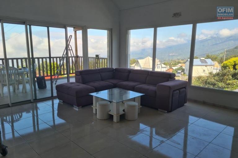 A louer magnifique appartement MEUBLE récent de type F4 + bureau avec jardinet la Plaine des Cafres 21 éme Km