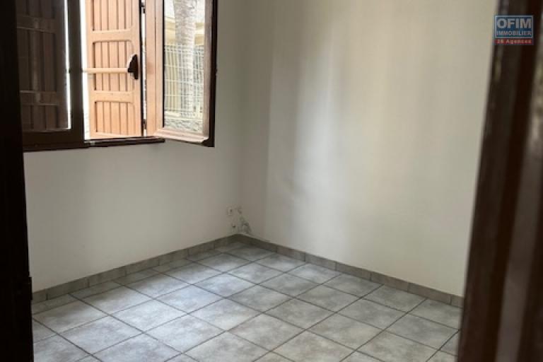 A LOUER Local professionel.