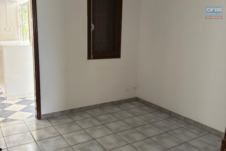 A LOUER Local professionel.