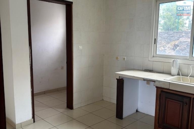 A LOUER Appartement F4  La saline les hauts