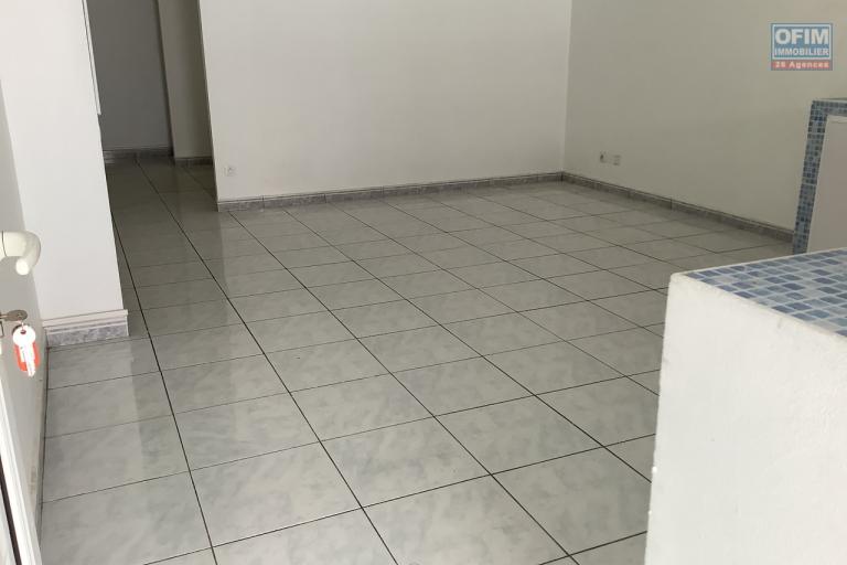 A louer un appartement T2 en rez-de-jardin au centre ville du Port