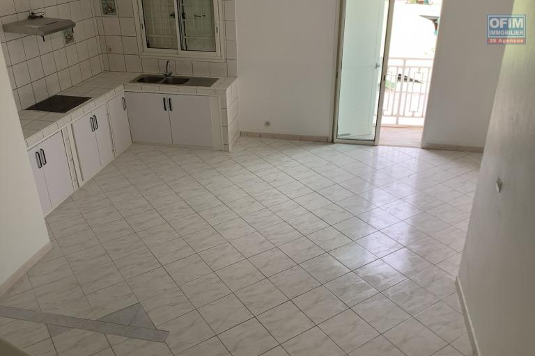 A louer un appartement de type T3 en duplex  au centre ville du Port