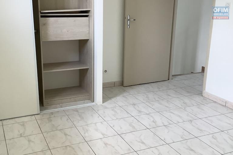 A louer un appartement de type T3 en duplex  au centre ville du Port