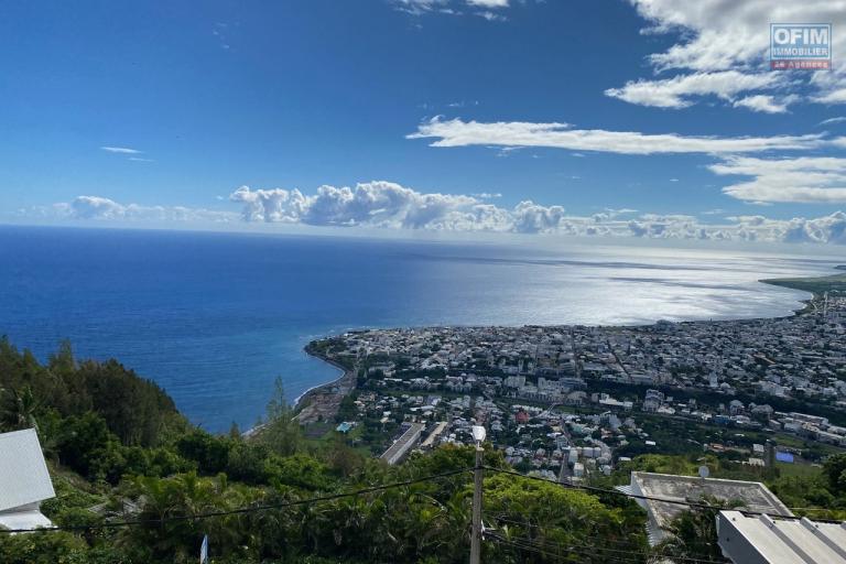 A vendre à La Montagne belle villa avec piscine et vue magnifique sur l'océan
