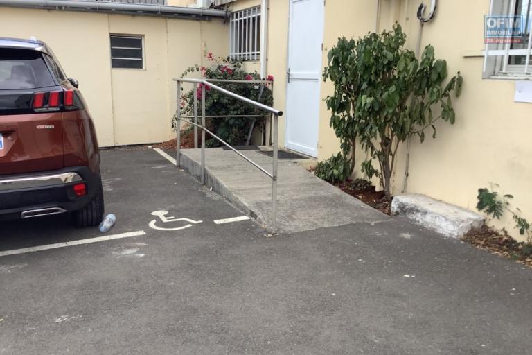 A louer local de 295m2 sur Saint-Paul ( Cambaie )