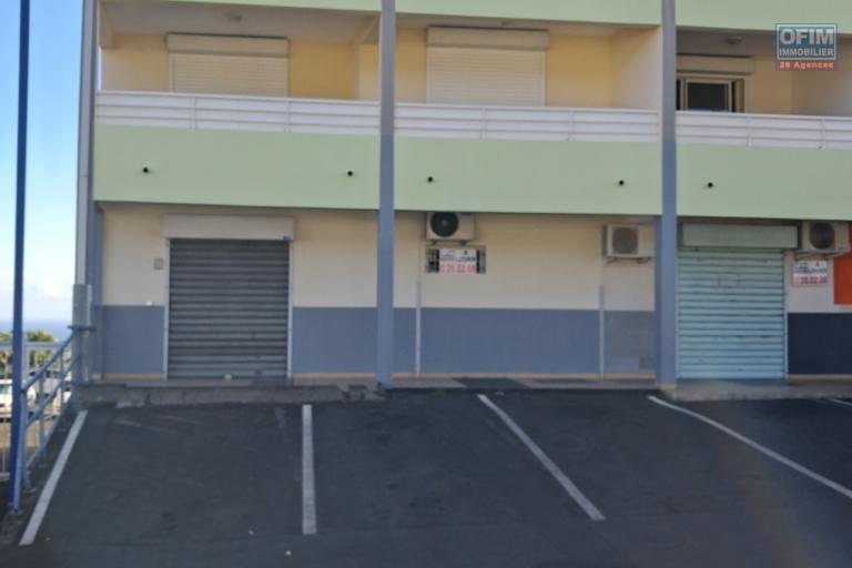 A LOUER LOCAL COMMERIAL DE 110 M2 À LA GRANDE MONTEE