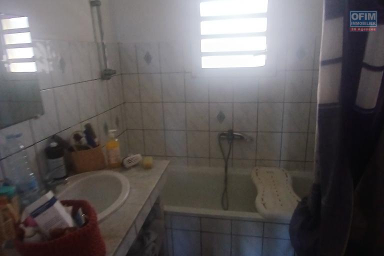 A LOUER appartement F3 NON MEUBLE de 54 m2 SAINT-PAUL VILLE