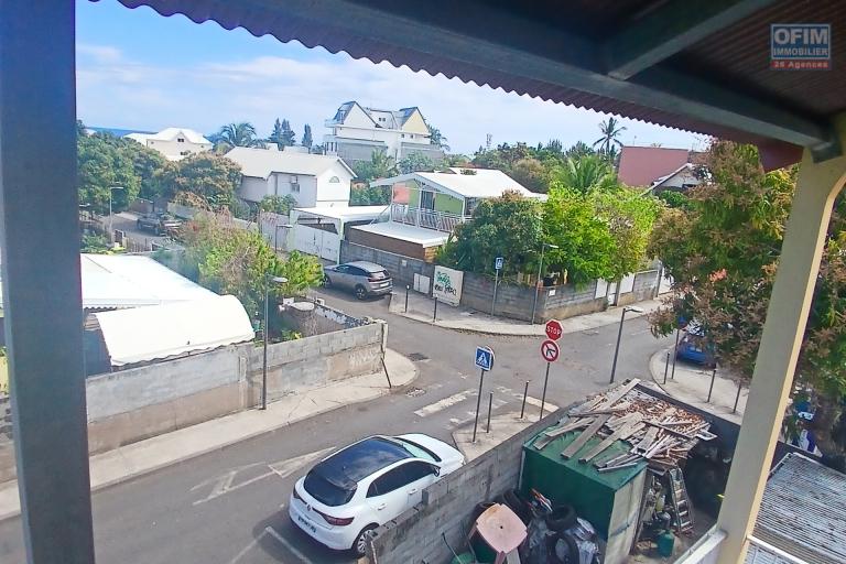 A LOUER appartement F3 NON MEUBLE de 54 m2 SAINT-PAUL VILLE