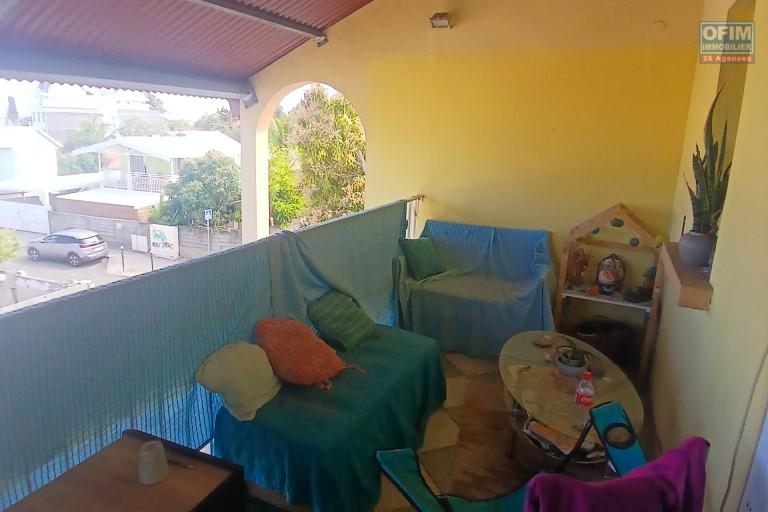 A LOUER appartement F3 NON MEUBLE de 54 m2 SAINT-PAUL VILLE