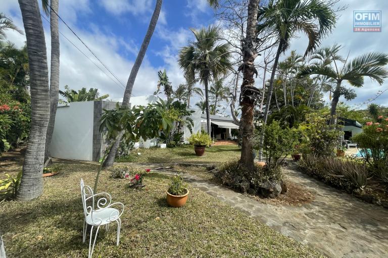 À Vendre – Maison d’Exception meublée à Cap Champagne – Boucan Canot (97434) - jardin villa