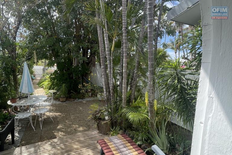 À Vendre – Maison d’Exception à Cap Champagne – Boucan Canot (97434) - terrasse du studio avec accès indépendant
