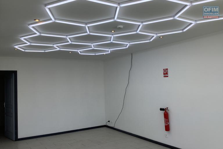 a louer très beau local a la riviere saint louis