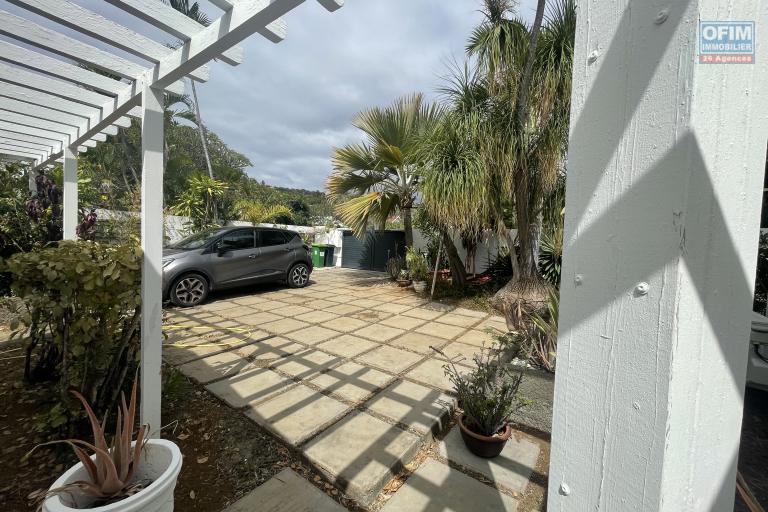 À Vendre – Maison d’Exception meublée à Cap Champagne – Boucan Canot (97434) - place de parking villa