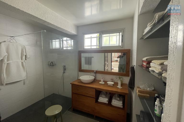 À Vendre – Maison d’Exception à Cap Champagne – Boucan Canot (97434) - salle d'eau villa