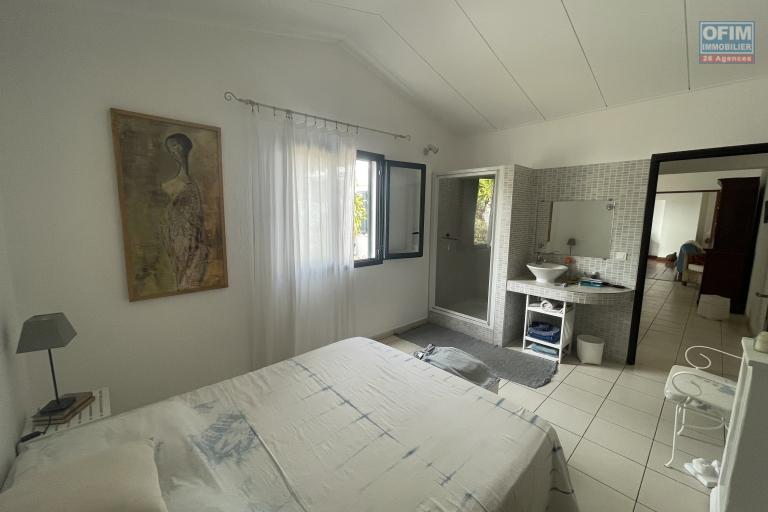 À Vendre – Maison d’Exception meublée à Cap Champagne – Boucan Canot (97434) - chambre 1 villa avec salle d'eau