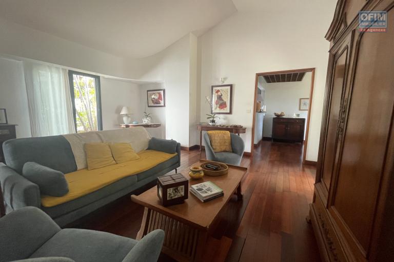 À Vendre – Maison d’Exception meublée à Cap Champagne – Boucan Canot (97434) - séjour villa