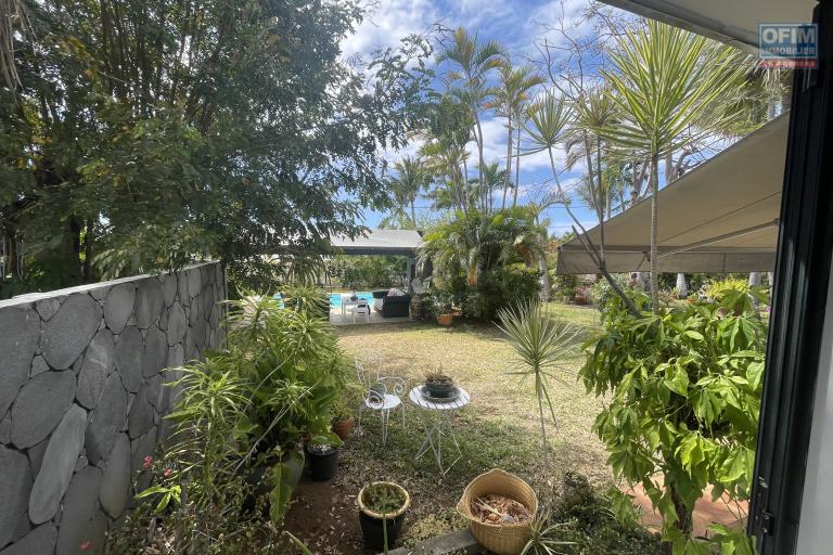 À Vendre – Maison d’Exception meublée à Cap Champagne – Boucan Canot (97434) - vue salle à manger villa