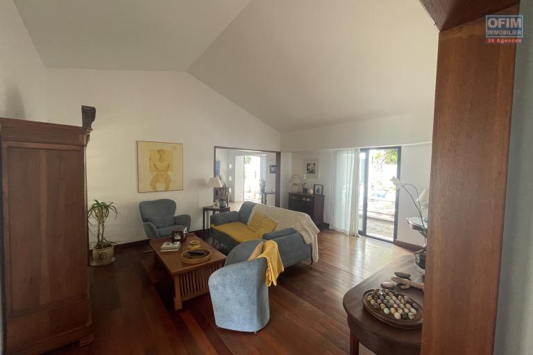 À Vendre – Maison d’Exception meublée à Cap Champagne – Boucan Canot (97434) - séjour villa