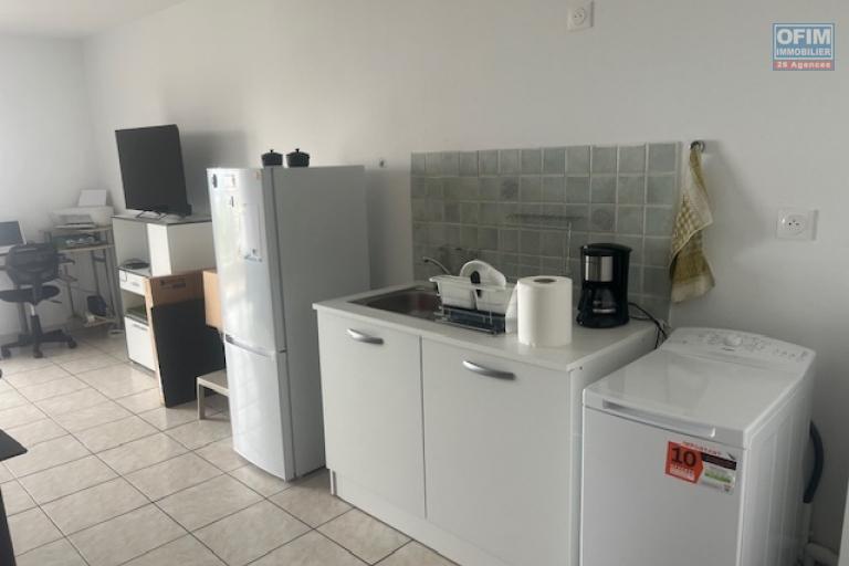 A louer jolie petit studio proche du lycée des AVIRONS