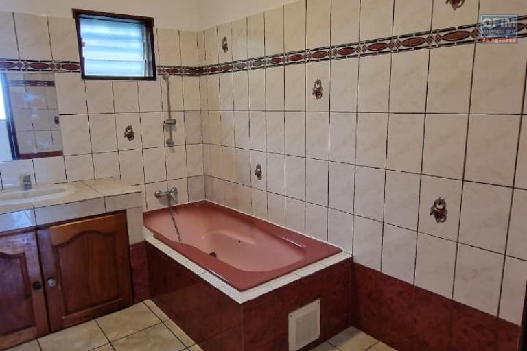 A LOUER : Maison F4 avec vue mer et montagne.