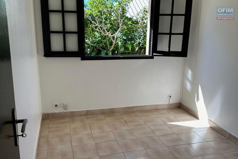 A louer villa F4 avec grand jardin clôturée sur lotissement résidentiel à champ-borne