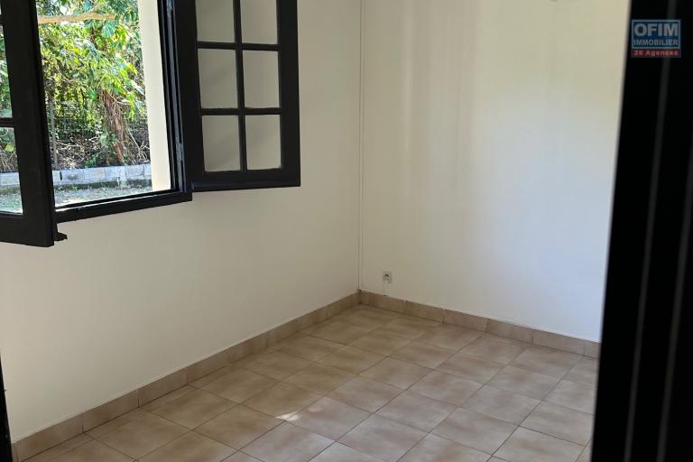 A louer villa F4 avec grand jardin clôturée sur lotissement résidentiel à champ-borne