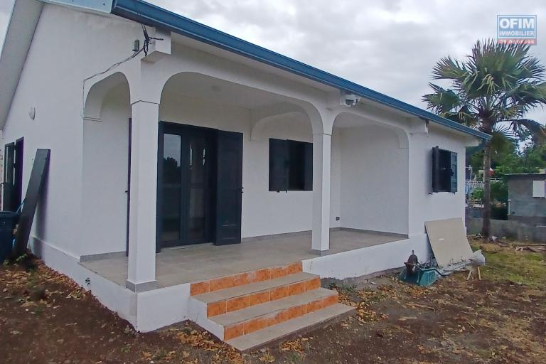 A LOUER Maison de type F4 entièrement rénovée sur Saint-Gilles Les Hauts