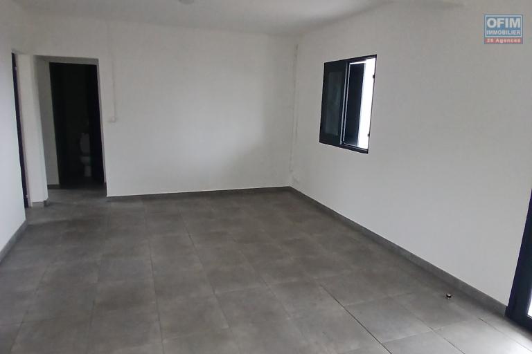 A LOUER Maison de type F4 entièrement rénovée sur Saint-Gilles Les Hauts