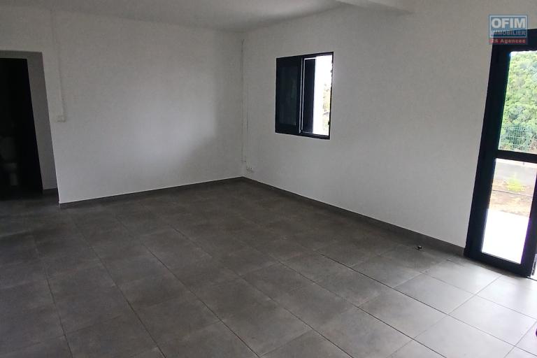 A LOUER Maison de type F4 entièrement rénovée sur Saint-Gilles Les Hauts