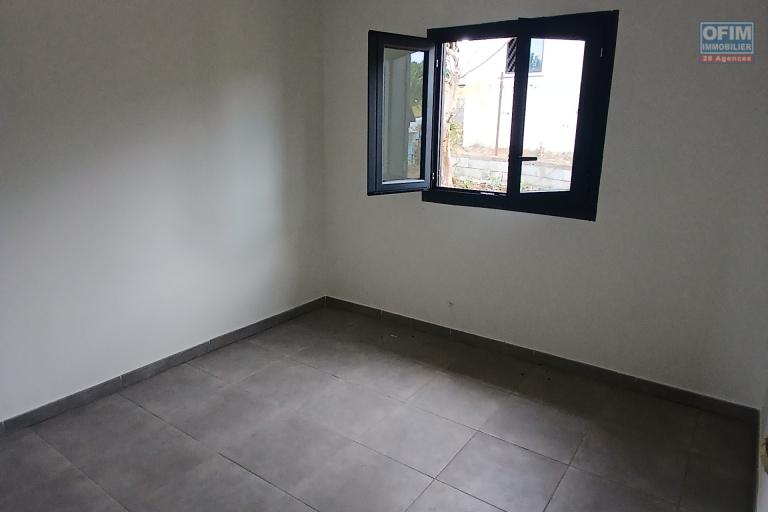 A LOUER Maison de type F4 entièrement rénovée sur Saint-Gilles Les Hauts