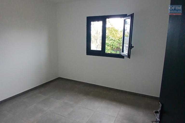 A LOUER Maison de type F4 entièrement rénovée sur Saint-Gilles Les Hauts