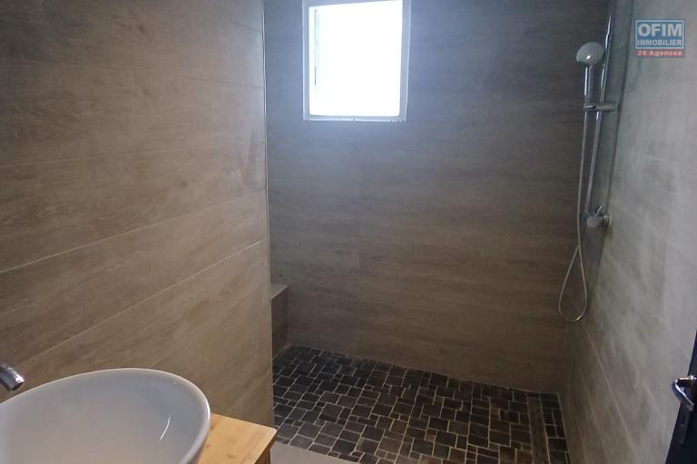 A LOUER Maison de type F4 entièrement rénovée sur Saint-Gilles Les Hauts