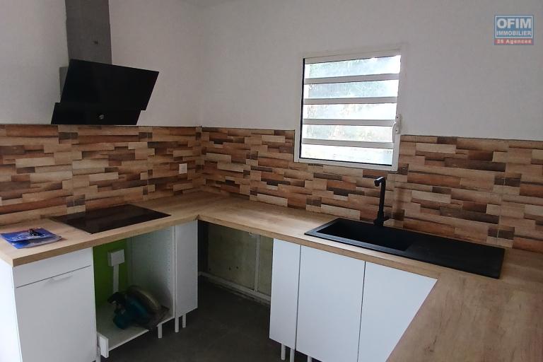 A LOUER Maison de type F4 entièrement rénovée sur Saint-Gilles Les Hauts