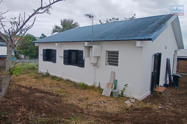 A LOUER Maison de type F4 entièrement rénovée sur Saint-Gilles Les Hauts