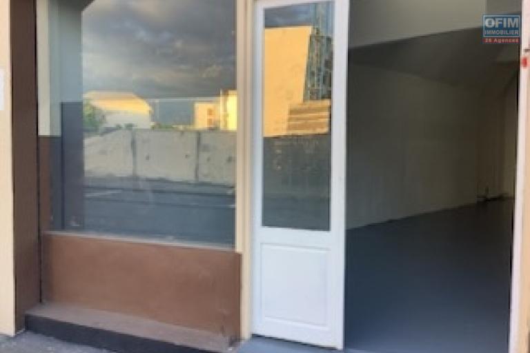 A louer local au centre ville du Port